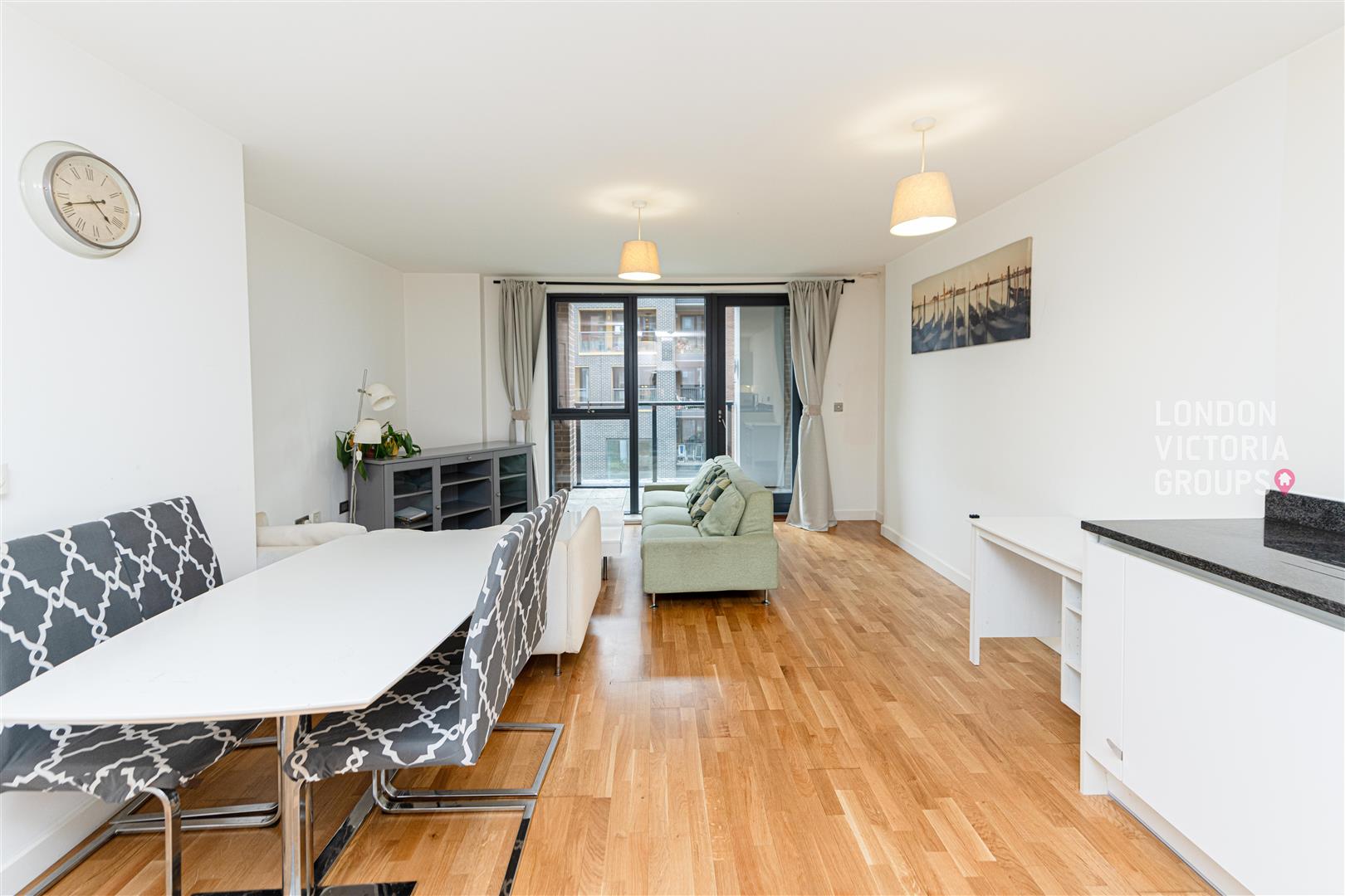2 bed property in Larkwood Avenue, London
